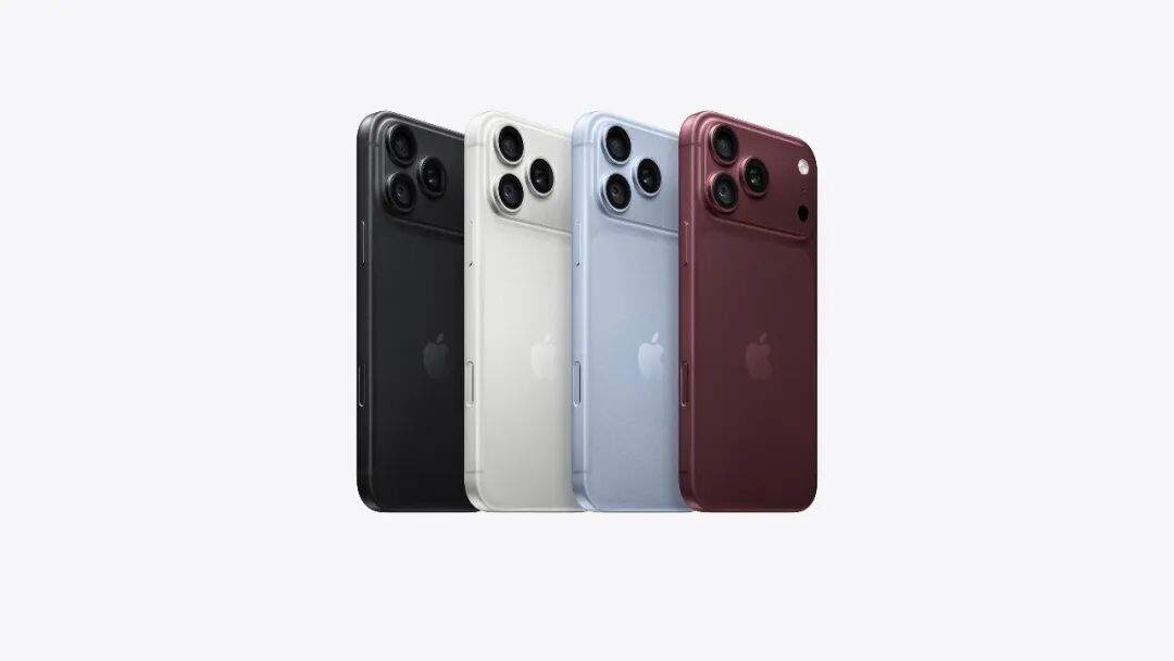 iPhone 18 Pro Max 所有四款颜色:黑色、银色、冰川蓝色 (浅蓝色系)、勃艮第酒红色 (深红色系)。