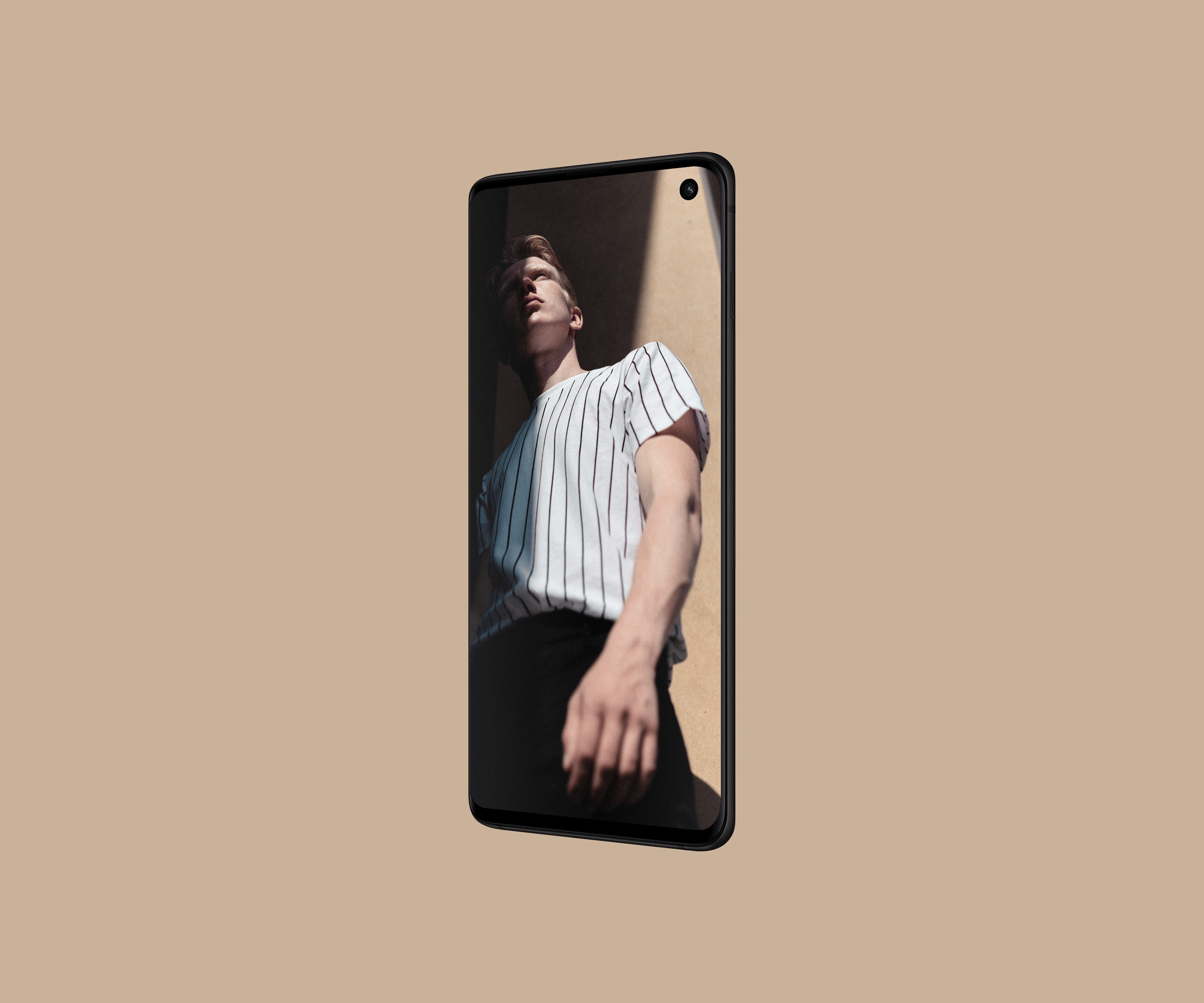 三星  Galaxy S10 透视效果样机素材免费下载